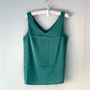 || NWT || SILK SLEEVELESS BLOUSE || EMERALD GREEN ||